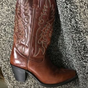 Laredo cowgirl boots